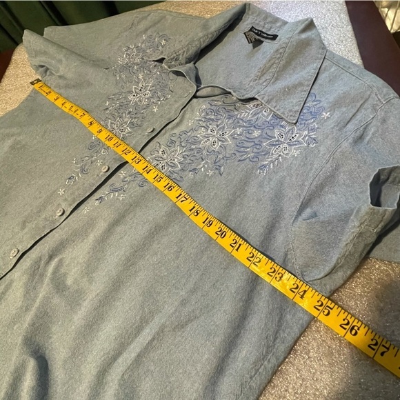 Club “z” Collection Light Blue Button-up with  Embroidery 18 / 20 - Picture 6 of 7